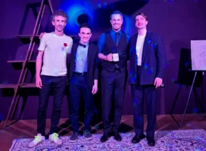 Foto von links nach rechts, Lionel Dellberg, Roman Stucki, Gewinner Severino Negri und Host Jan Imhof.