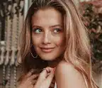 Zoë Pastelle Holthuizen